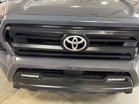Certified 2025 Toyota Tacoma SR5 AWD/4WD image 23