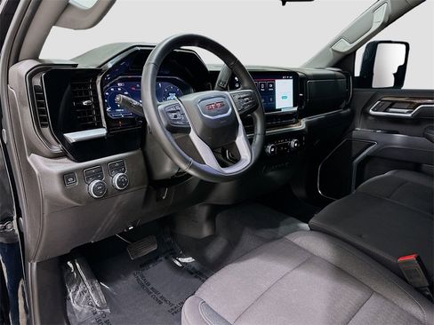 Used 2025 GMC Sierra 2500 SLE w/ Preferred Package image 9