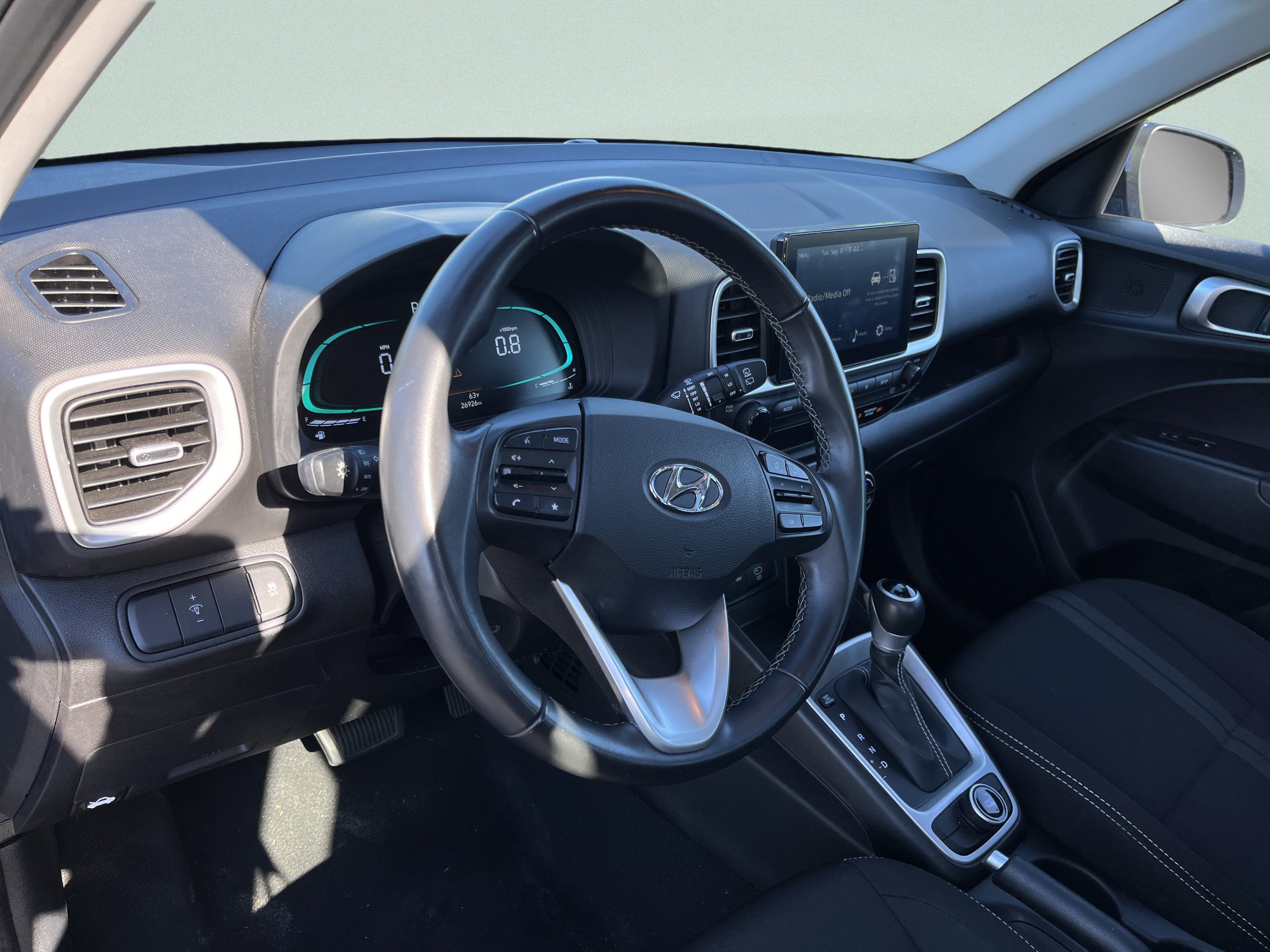 Used 2025 Hyundai Venue SEL FWD image 16
