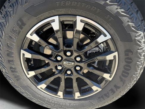 Certified 2025 Chevrolet Traverse Z71 w/ Enhanced Driving Package image 12