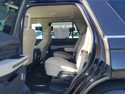 Used 2024 Ford Expedition Platinum image 14