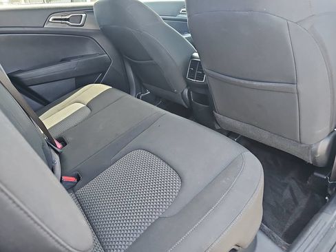 Used 2023 Kia Sportage LX AWD/4WD image 11