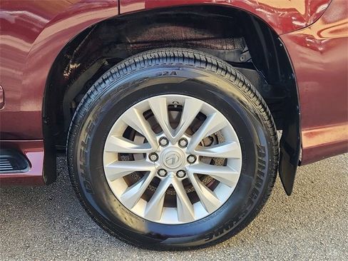 Used 2019 Lexus GX 460 image 33