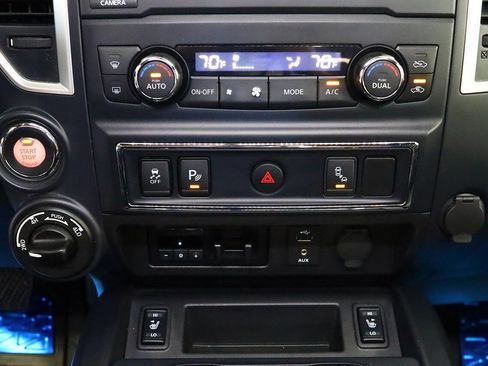 Used 2018 Nissan Titan SV w/ SV Convenience Package AWD/4WD image 20