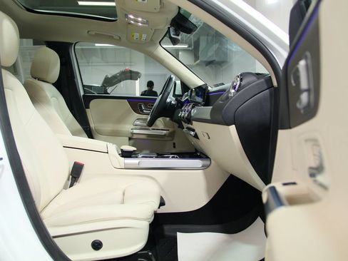 Certified 2023 Mercedes-Benz GLB 250 4MATIC image 22