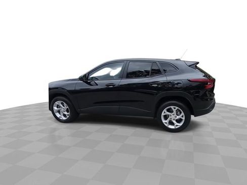 Used 2024 Chevrolet Trax LS w/ LS Convenience Package FWD image 6