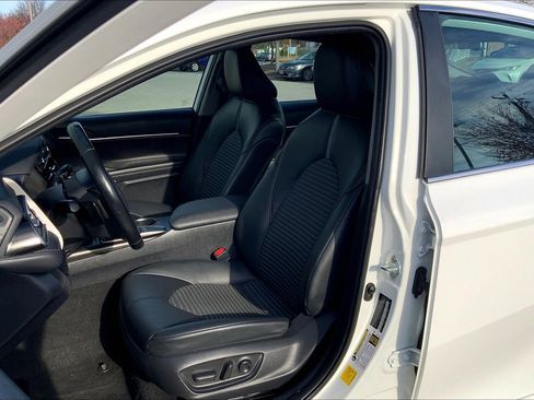 Used 2022 Toyota Camry SE FWD image 29