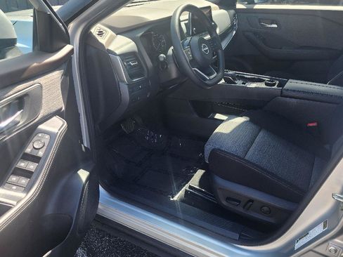 Used 2023 Nissan Rogue SV AWD/4WD image 9