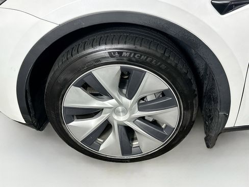 Used 2022 Tesla Model Y Long Range AWD/4WD image 11