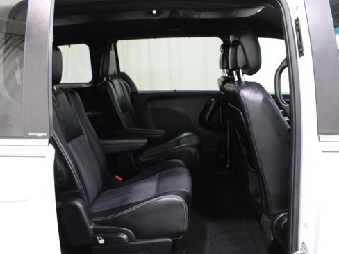 Used 2014 Chrysler Town & Country S FWD image 23