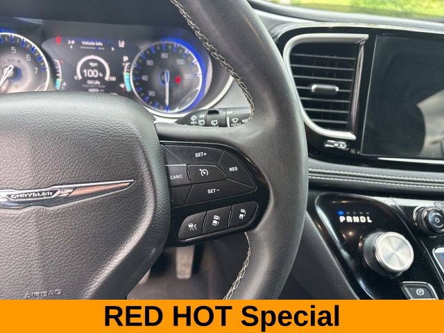 Used 2023 Chrysler Pacifica Touring FWD image 18