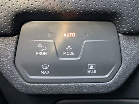 Certified 2024 Volkswagen Atlas Cross Sport SE image 32