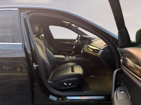 Used 2018 BMW 530i xDrive 530i xDrive Sedan w/ Premium Package image 21