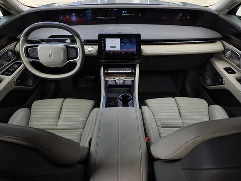 Used 2025 Lincoln Nautilus Reserve AWD/4WD image 6