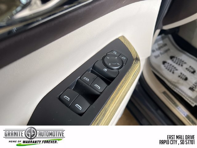 Used 2019 GMC Acadia Denali w/ Technology Package AWD/4WD image 19