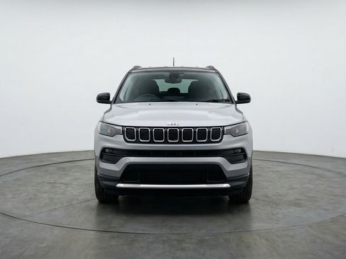 Used 2025 Jeep Compass Limited image 2