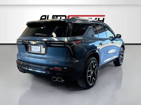 Used 2025 Chevrolet Traverse High Country AWD/4WD image 7