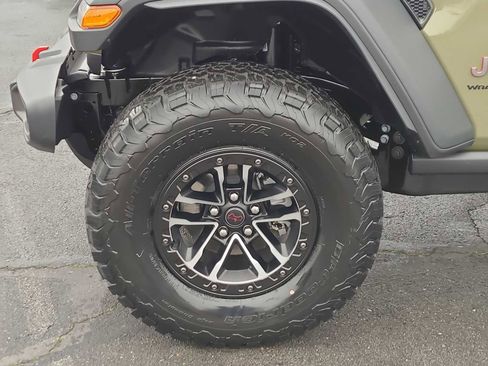 New 2026 Jeep Wrangler Unlimited Rubicon w/ Technology Group image 16