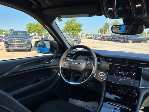 Used 2024 Jeep Grand Cherokee Laredo X w/ Luxury Tech Group I AWD/4WD image 51