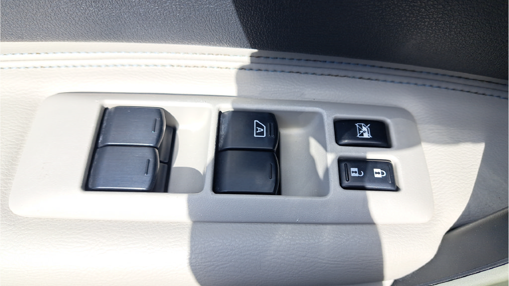 Used 2012 Nissan Rogue SL AWD/4WD image 37
