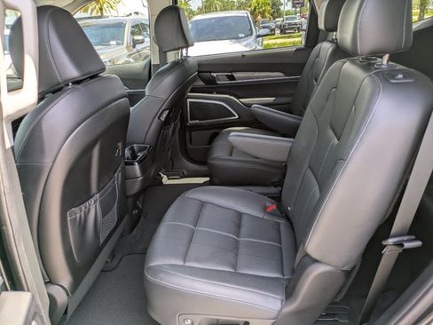 Certified 2022 Kia Telluride EX w/ EX Premium Package FWD image 11