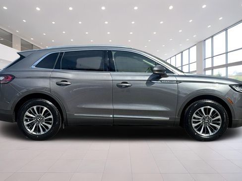Used 2021 Lincoln Nautilus FWD w/ Equipment Group 101A image 3