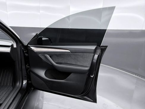 Used 2024 Tesla Model Y Long Range AWD/4WD image 9