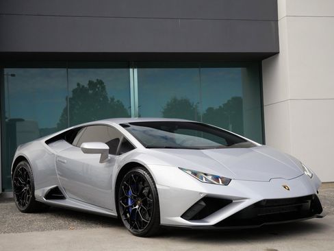 Used 2023 Lamborghini Huracan EVO image 1