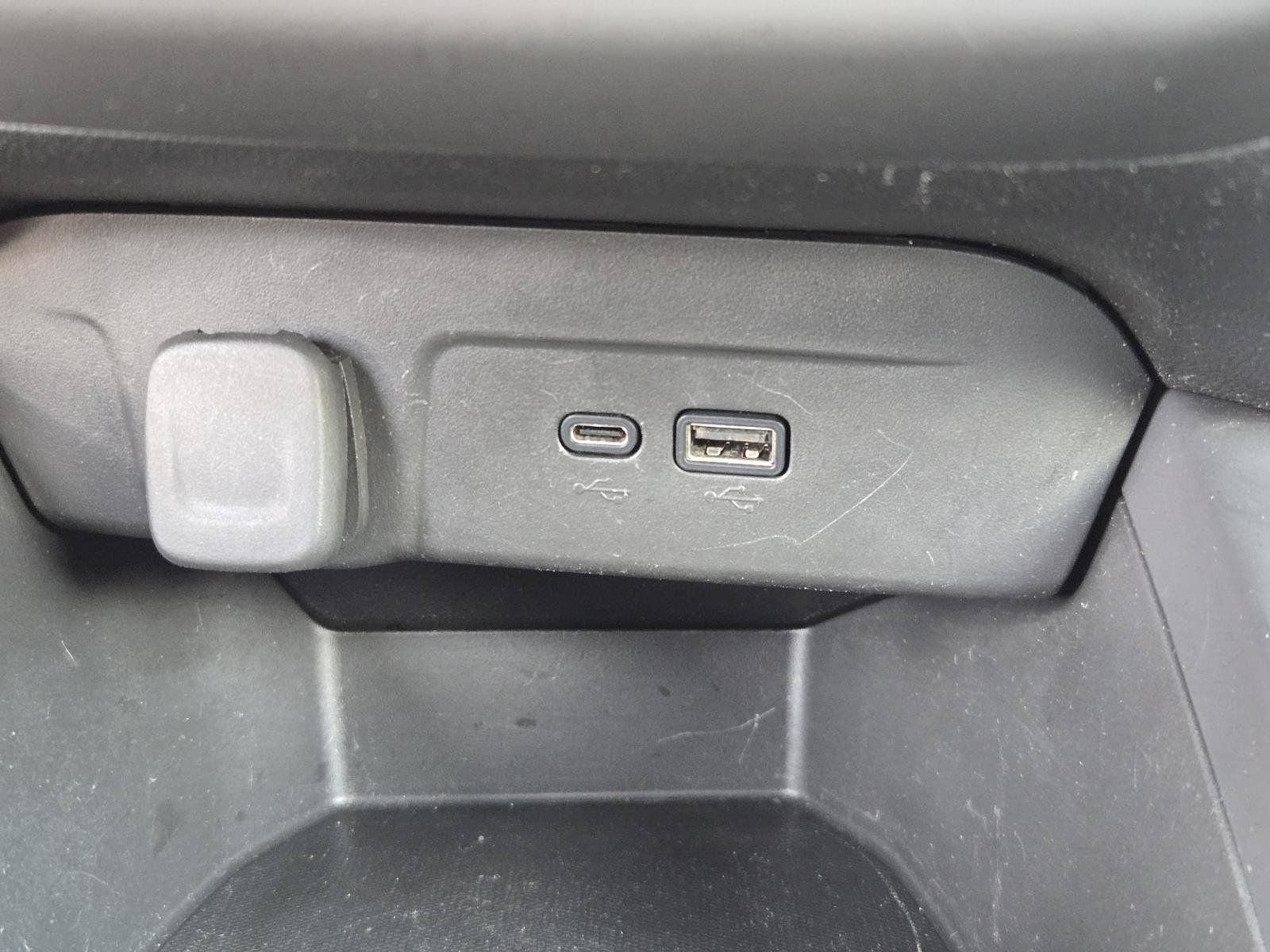 Used 2024 Chevrolet Trax RS w/ Sunroof Package FWD image 11