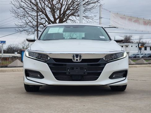 Certified 2018 Honda Accord Touring image 2