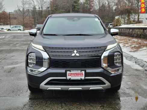 New 2025 Mitsubishi Outlander SE image 8