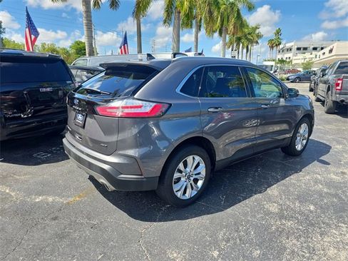 Used 2022 Ford Edge Titanium image 3
