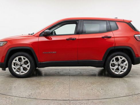 Used 2025 Jeep Compass Latitude AWD/4WD image 5