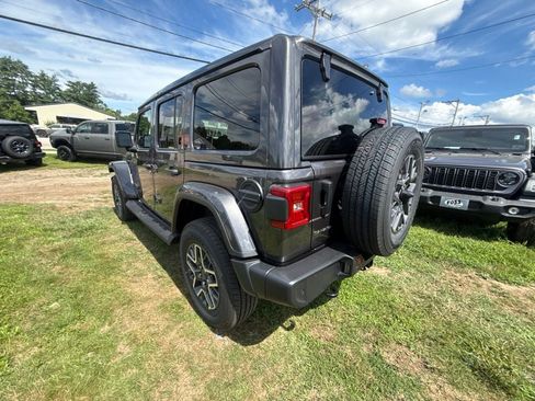 New 2026 Jeep Wrangler Unlimited Sahara AWD/4WD image 3