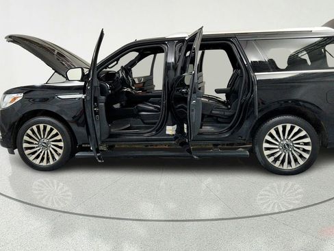 Used 2018 Lincoln Navigator L Reserve w/ Technology Package AWD/4WD image 10