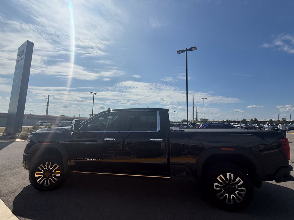 Used 2025 GMC Sierra 2500 Denali Ultimate AWD/4WD image 4