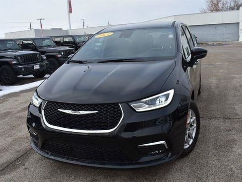 Used 2025 Chrysler Pacifica Select FWD image 12