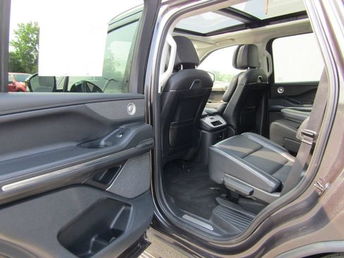 Used 2025 Lincoln Navigator Reserve AWD/4WD image 19