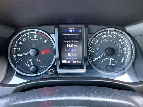 Used 2022 Toyota Tacoma TRD Sport w/ Technology Package image 28