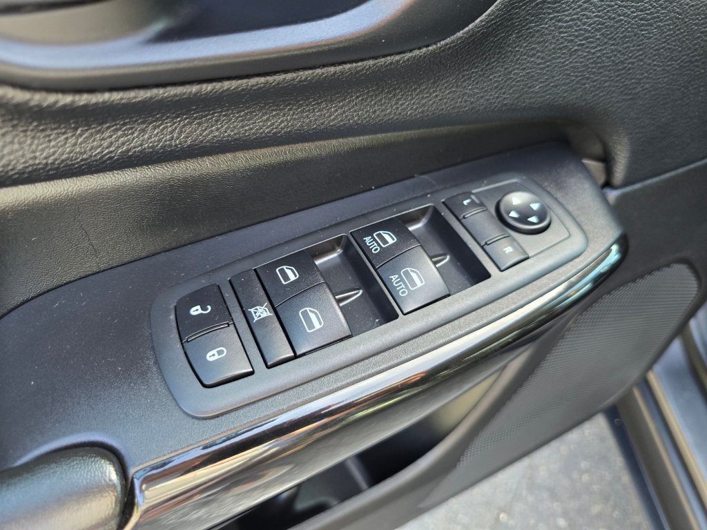 Used 2020 Jeep Cherokee Latitude Plus AWD/4WD image 30