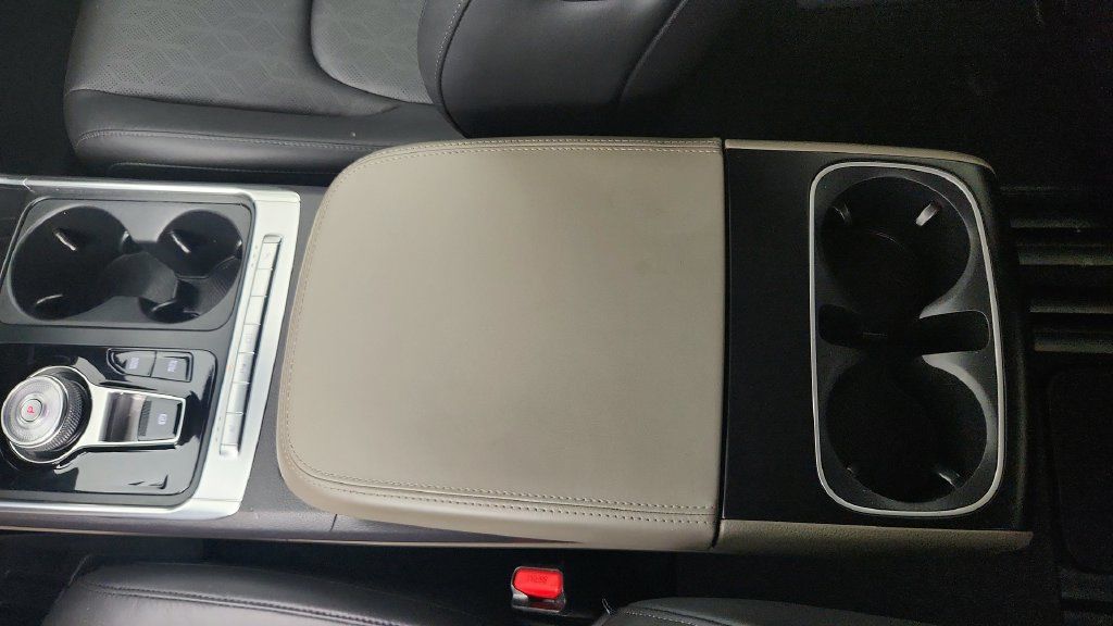 Used 2025 Kia Carnival EX FWD image 18
