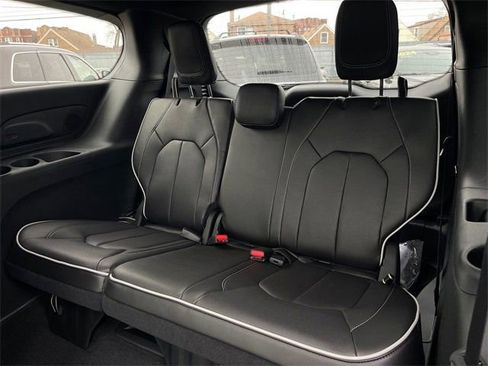 New 2026 Chrysler Pacifica Limited w/ S Appearance Package FWD image 21