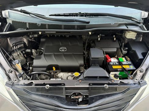 Used 2012 Toyota Sienna LE FWD image 40