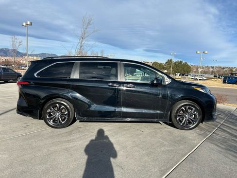 Used 2024 Toyota Sienna XSE image 9
