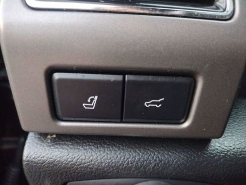 Used 2020 Ford Expedition XLT w/ Equipment Group 202A AWD/4WD image 39