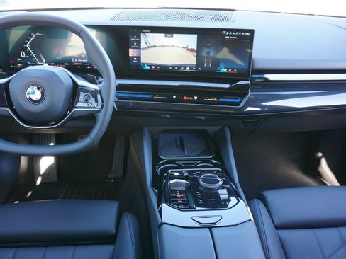 Used 2024 BMW 530i 530i w/ Convenience Package image 27