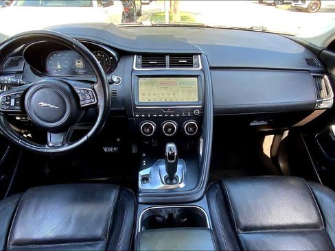 Used 2018 Jaguar E-PACE SE image 29