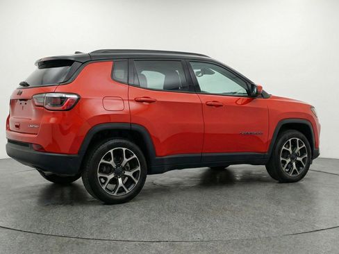 Used 2025 Jeep Compass Limited image 9