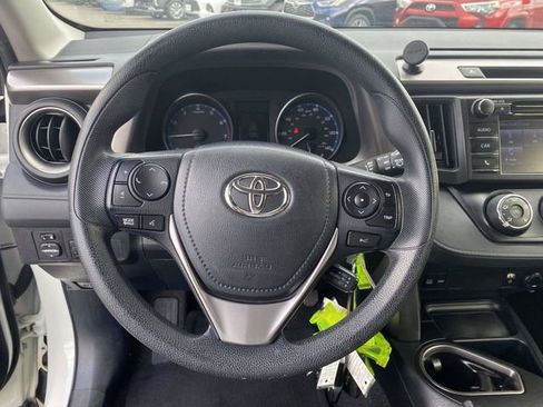 Used 2018 Toyota RAV4 LE FWD image 19