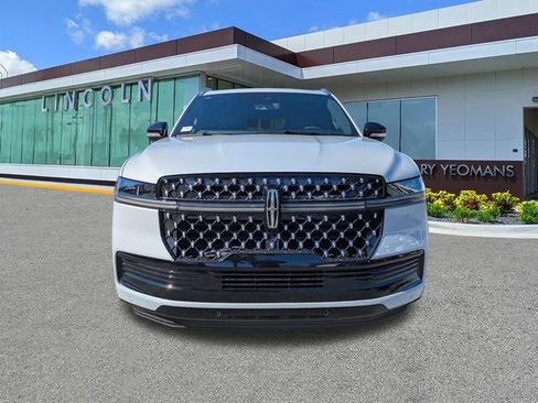 New 2025 Lincoln Navigator Black Label AWD/4WD image 9